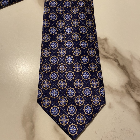 Tasso Elba Blue and Gold 100% Silk Neck Tie - Picture 3 of 5